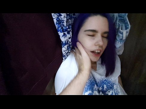 ❤️ Leidsin oma õe kapist ja aitasin tal cumida Pornovideo at porn et.xsexshop.ru ❤